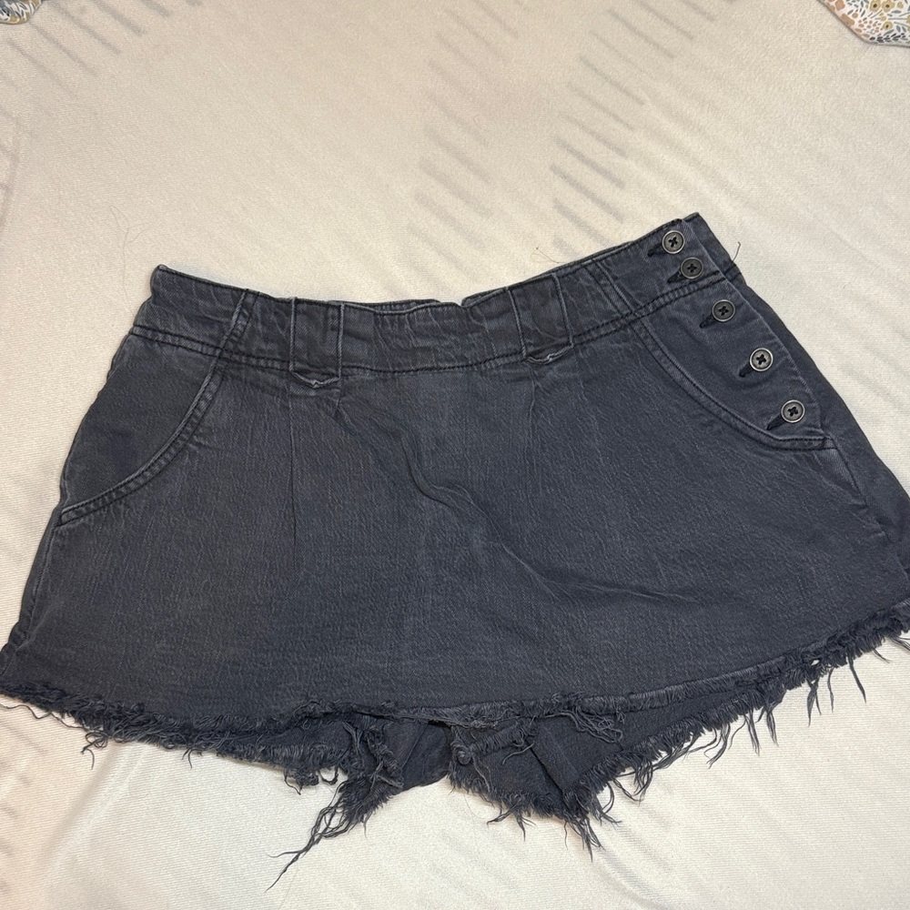 American Eagle Outfitters Black Frayed Hem Skort